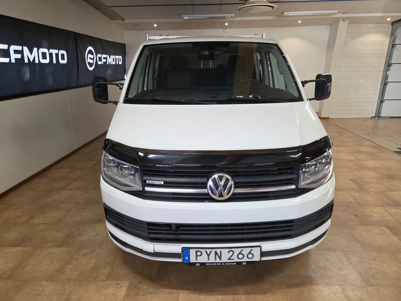 Volkswagen Transporter 2016, kuva 2/10