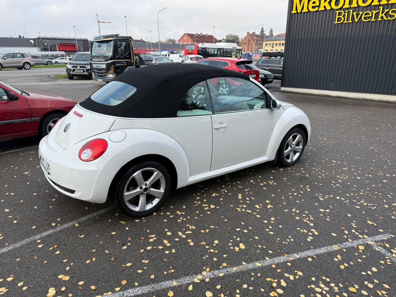 Volkswagen New Beetle 2010, bild 2/10