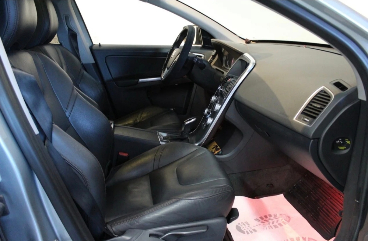 Volvo XC60 D4 AWD Geartronic 2016, bild 4/10