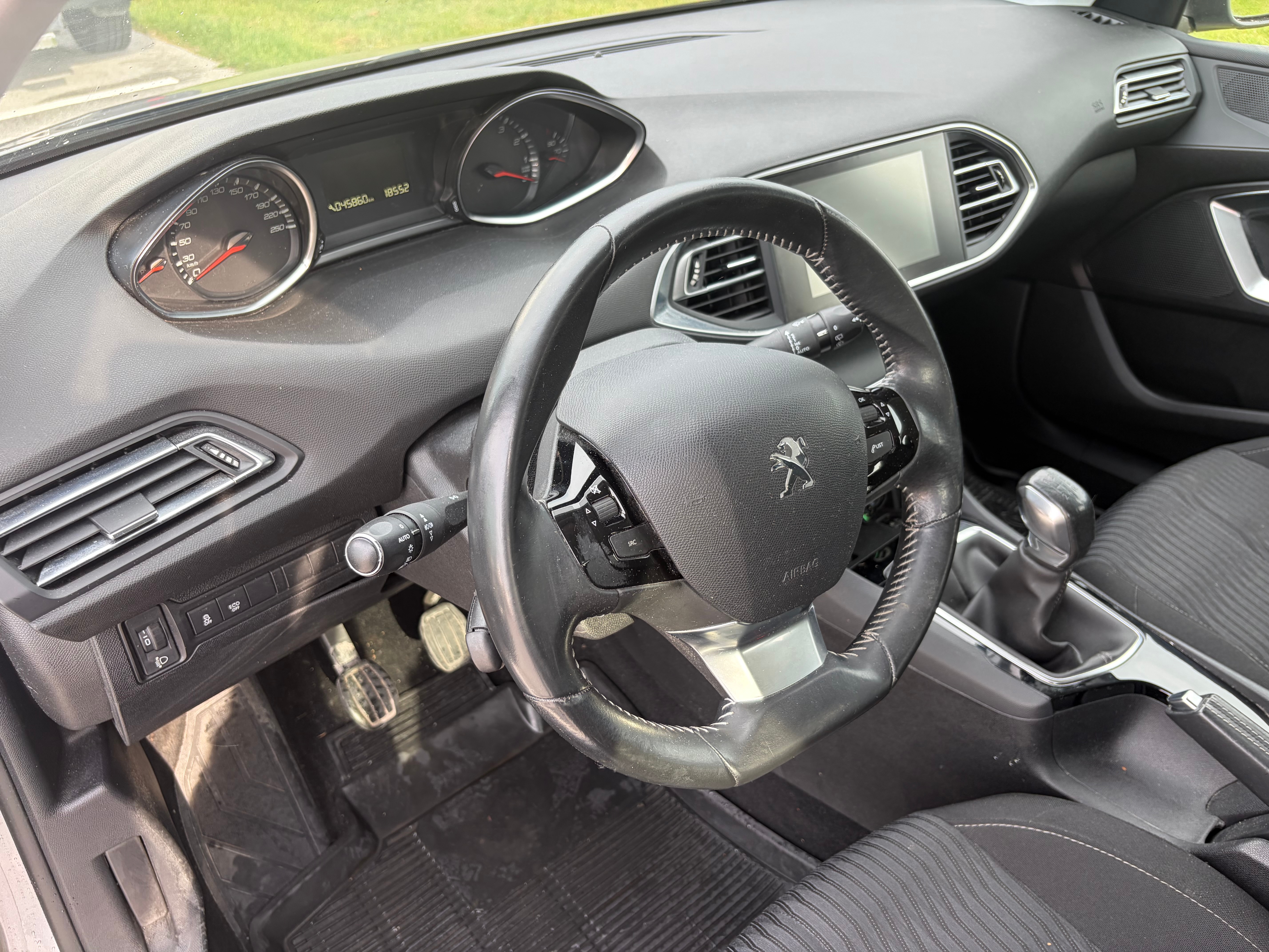 Peugeot 308 SW 1.2 PureTech 110 Manuell 2014, bild 2/9