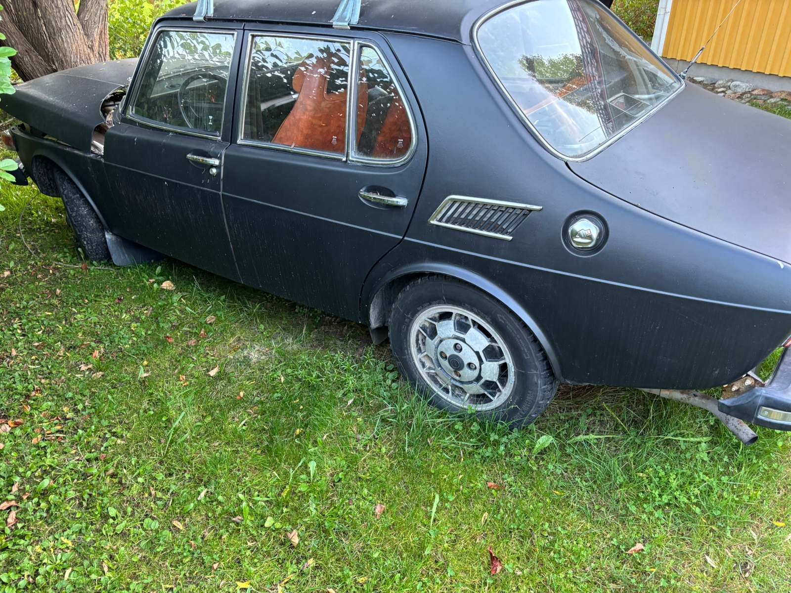 Saab 99 4-dörrars Sedan 2.0 Manuell 1975, bild 2/9