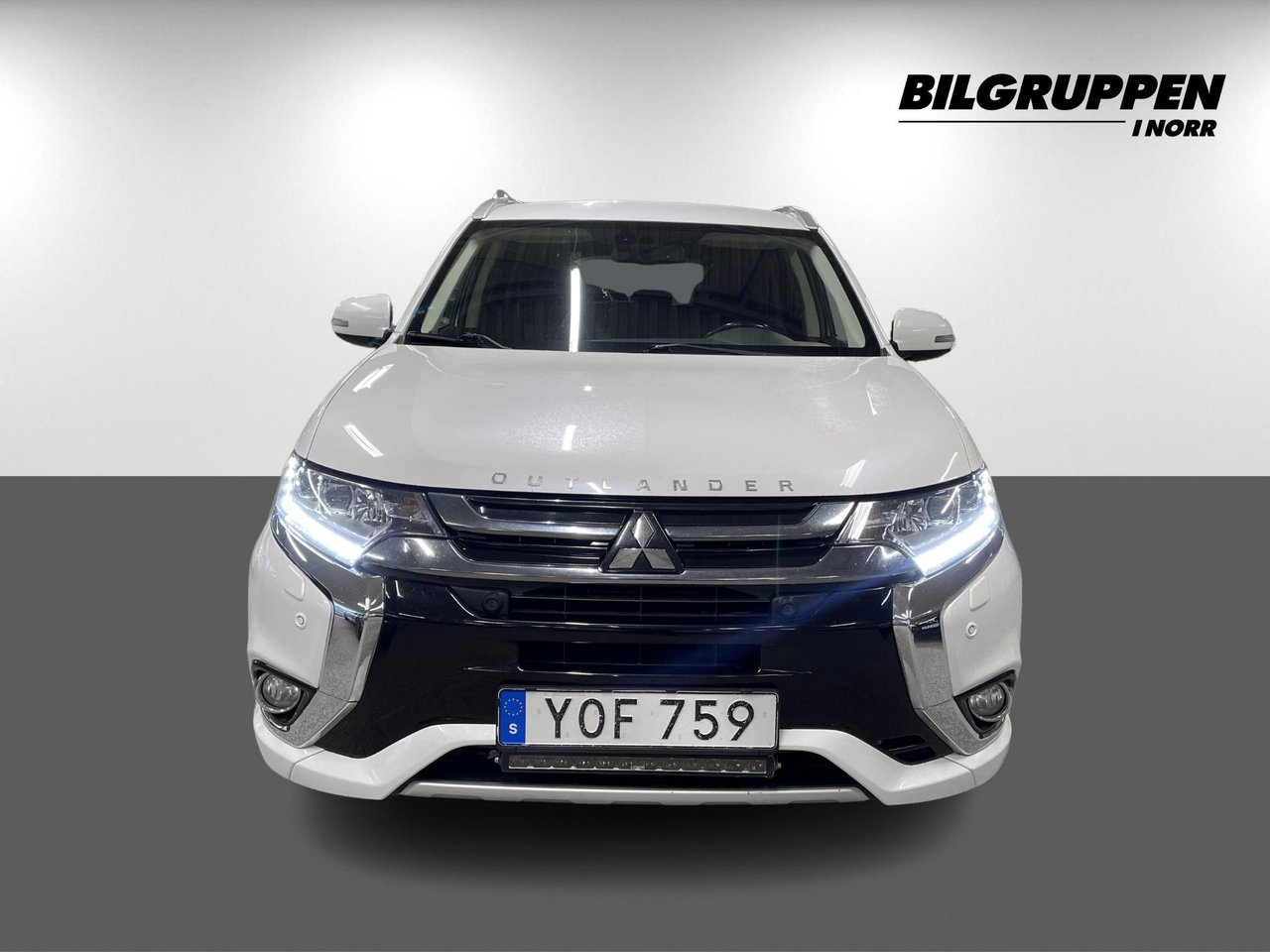 Mitsubishi Outlander PHEV CVT 2017, photo 3/19