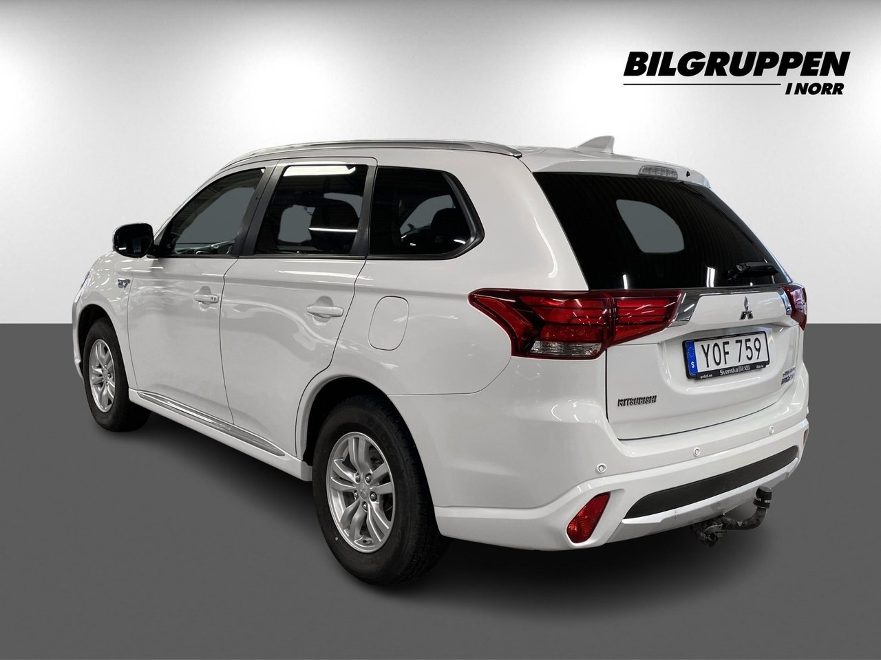 Mitsubishi Outlander PHEV CVT 2017, photo 7/19