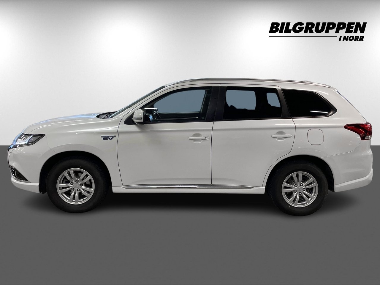 Mitsubishi Outlander PHEV CVT 2017, photo 5/19