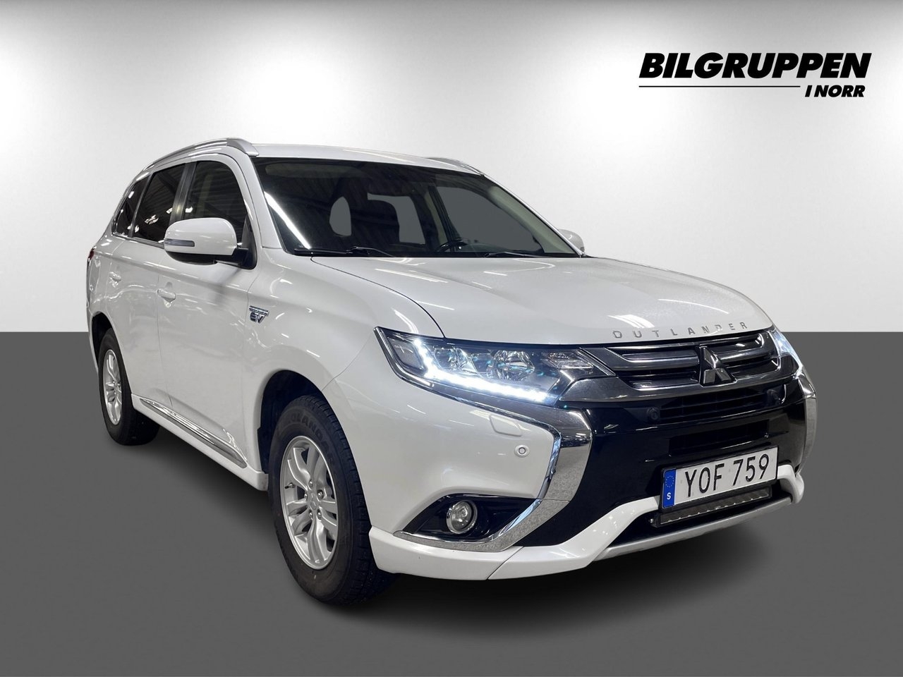 Mitsubishi Outlander PHEV CVT 2017, photo 4/19