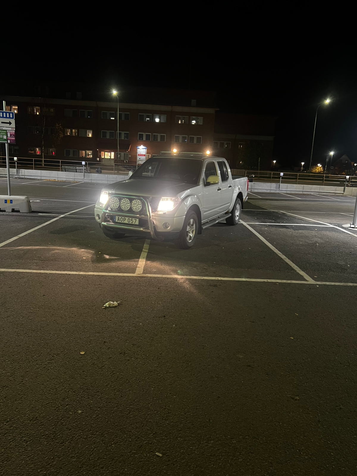 Nissan Navara 2010, kuva 2/10