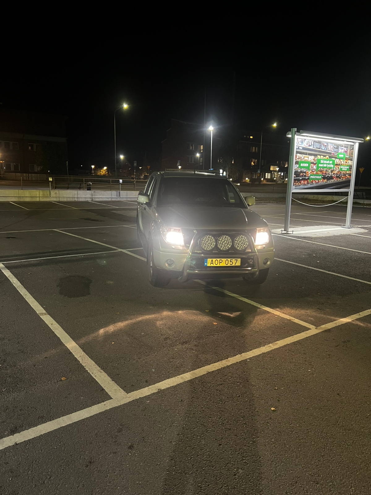 Nissan Navara 2010, kuva 3/10