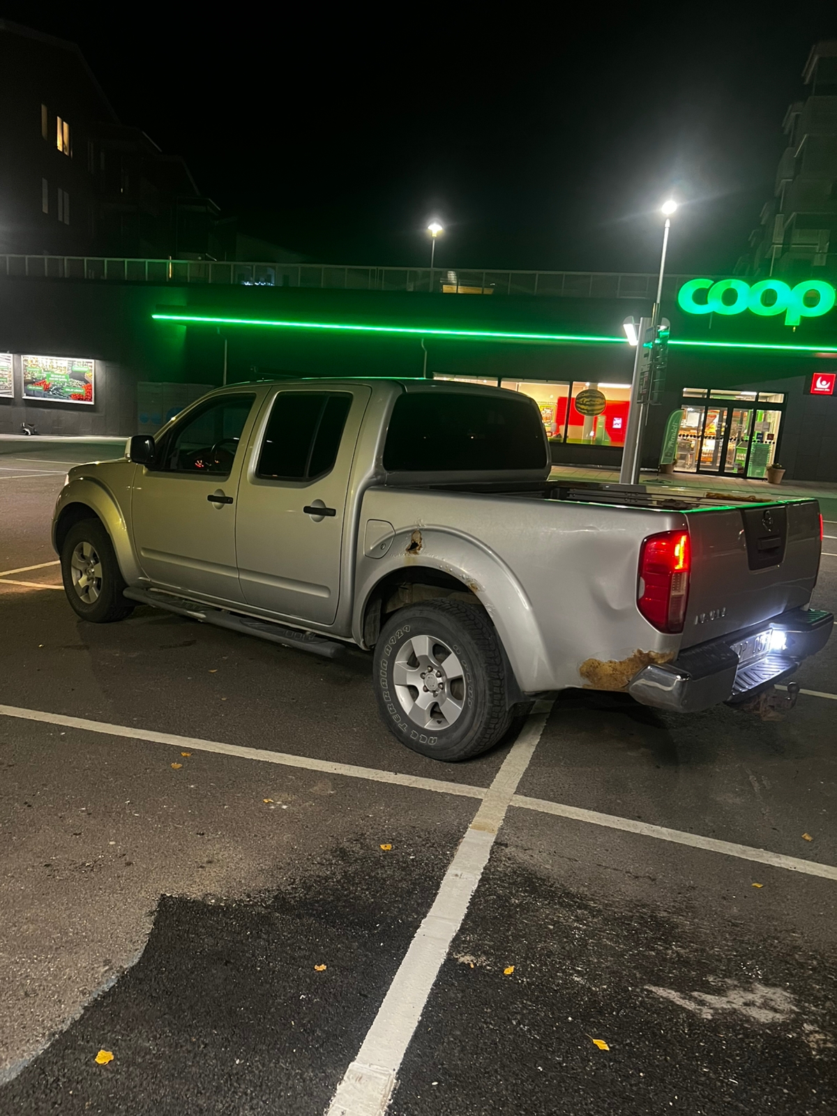 Nissan Navara 2010, kuva 6/10