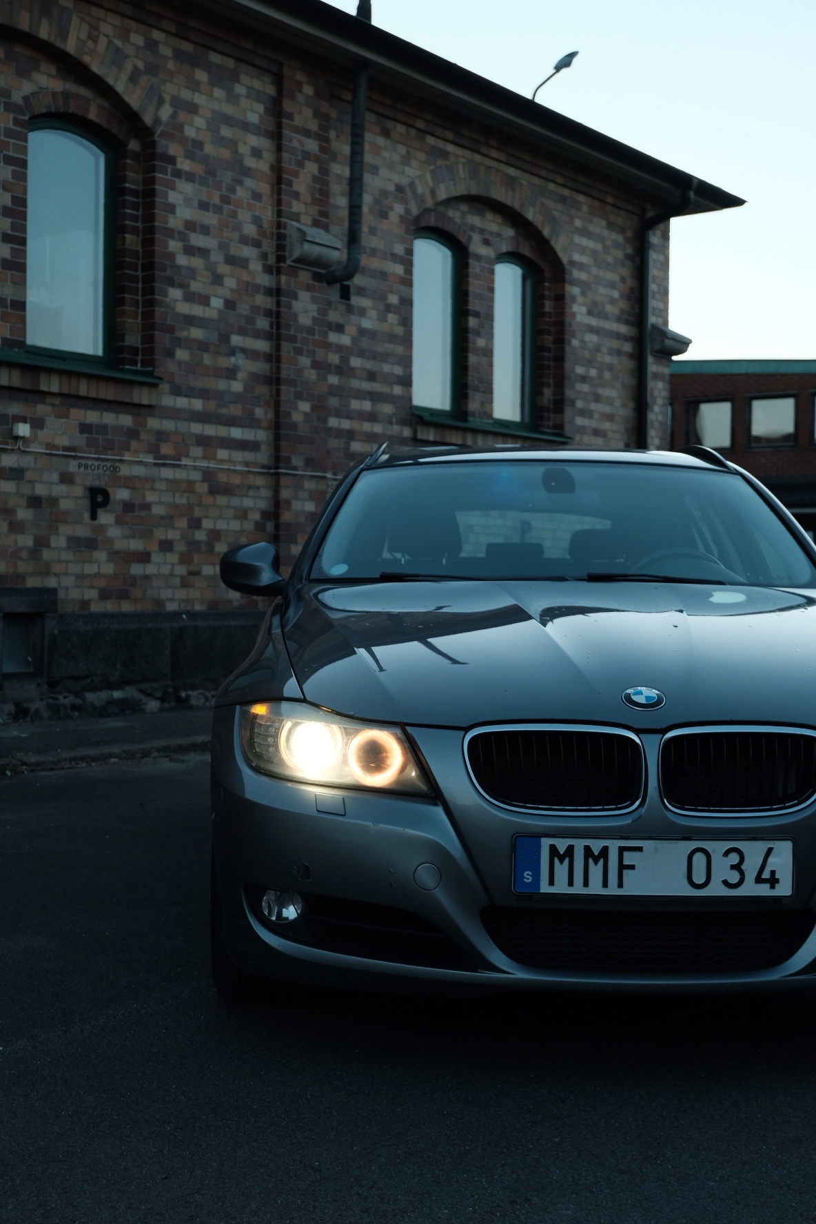 BMW 320 d Touring Automatisk 2010, bild 2/7