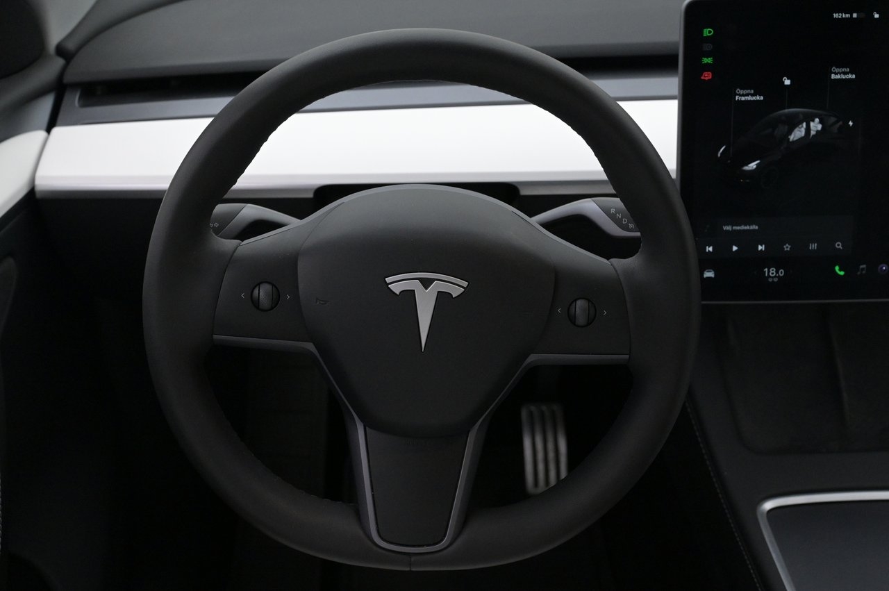 Tesla Model Y Performance Autopilot 2023, photo 7/10