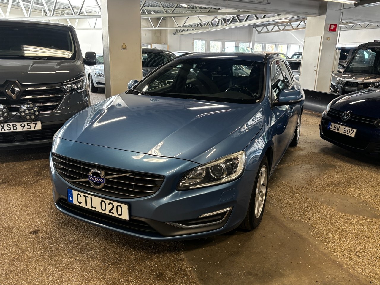 Volvo V60 D2 Your Momentum Euro 5 Drag 2015, photo 2/8