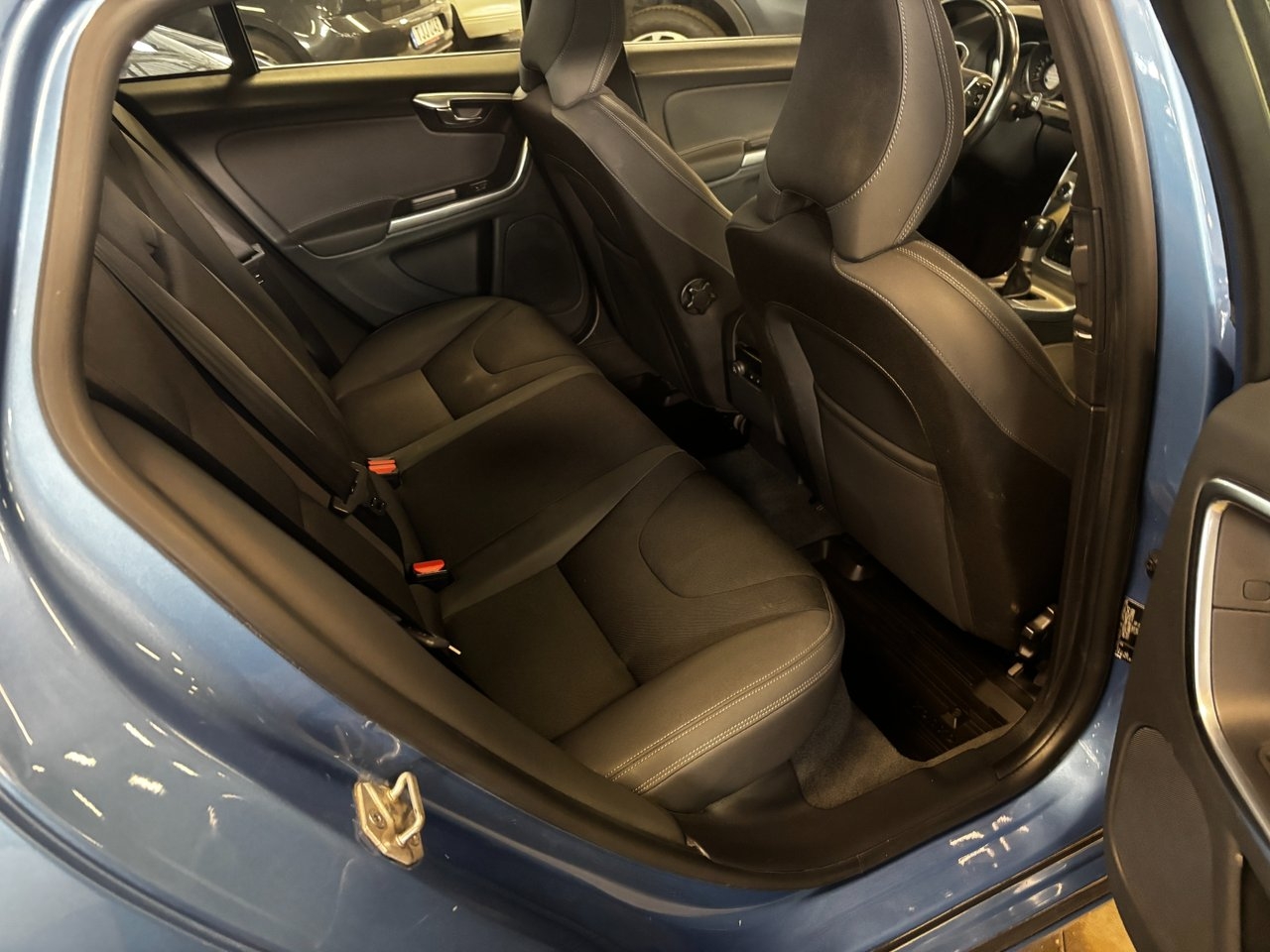 Volvo V60 D2 Your Momentum Euro 5 Drag 2015, photo 6/8