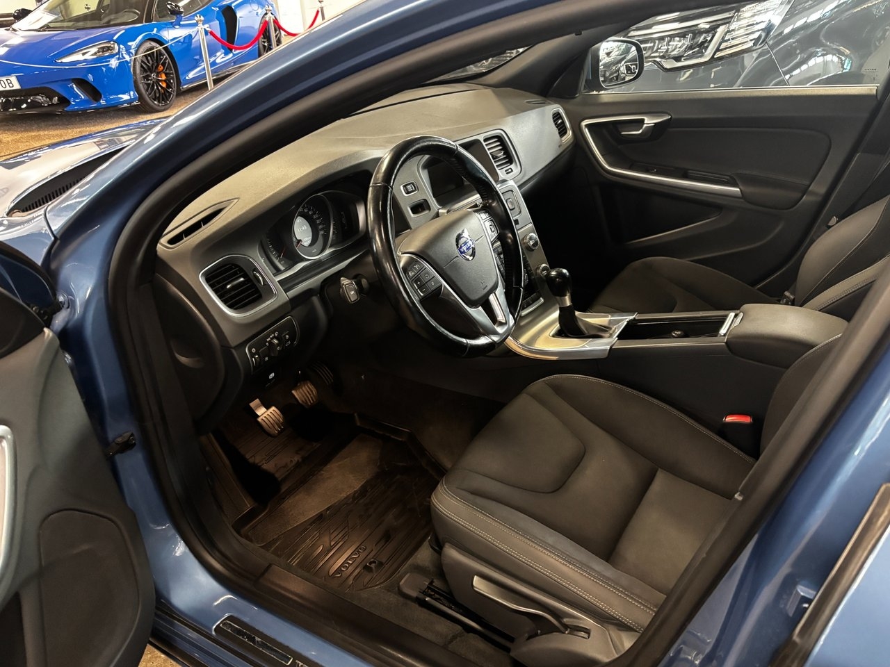 Volvo V60 D2 Your Momentum Euro 5 Drag 2015, photo 5/8