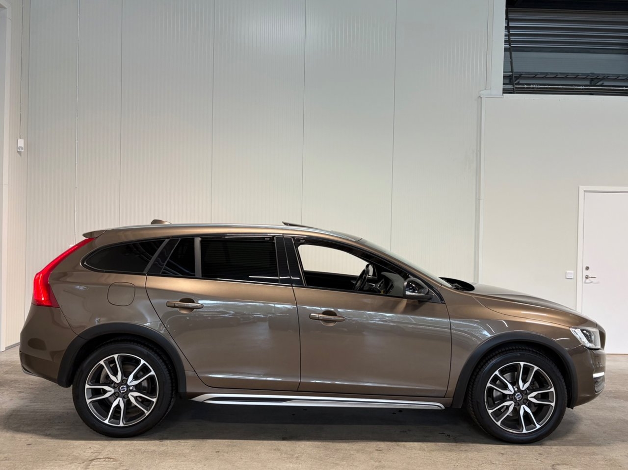 Volvo V60 Cross Country 2016, bild 2/10