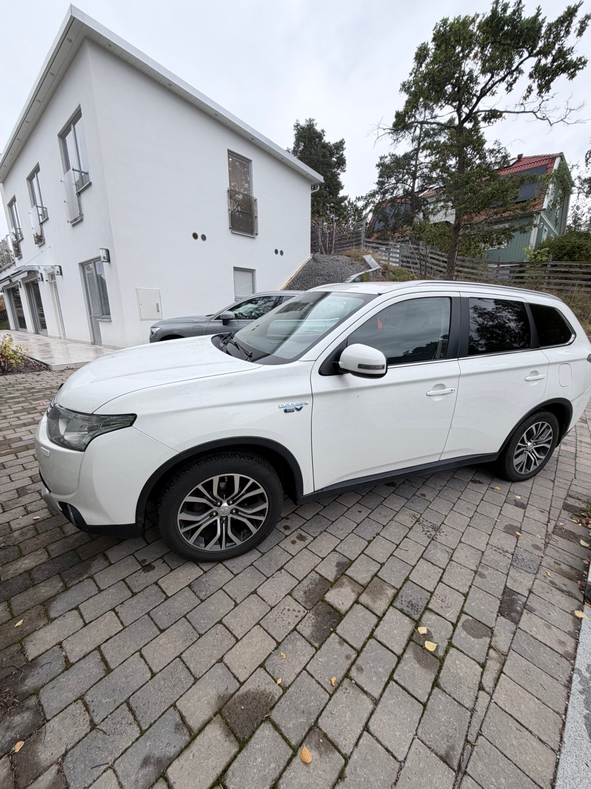 Mitsubishi Outlander PHEV CVT 2015, bild 3/3