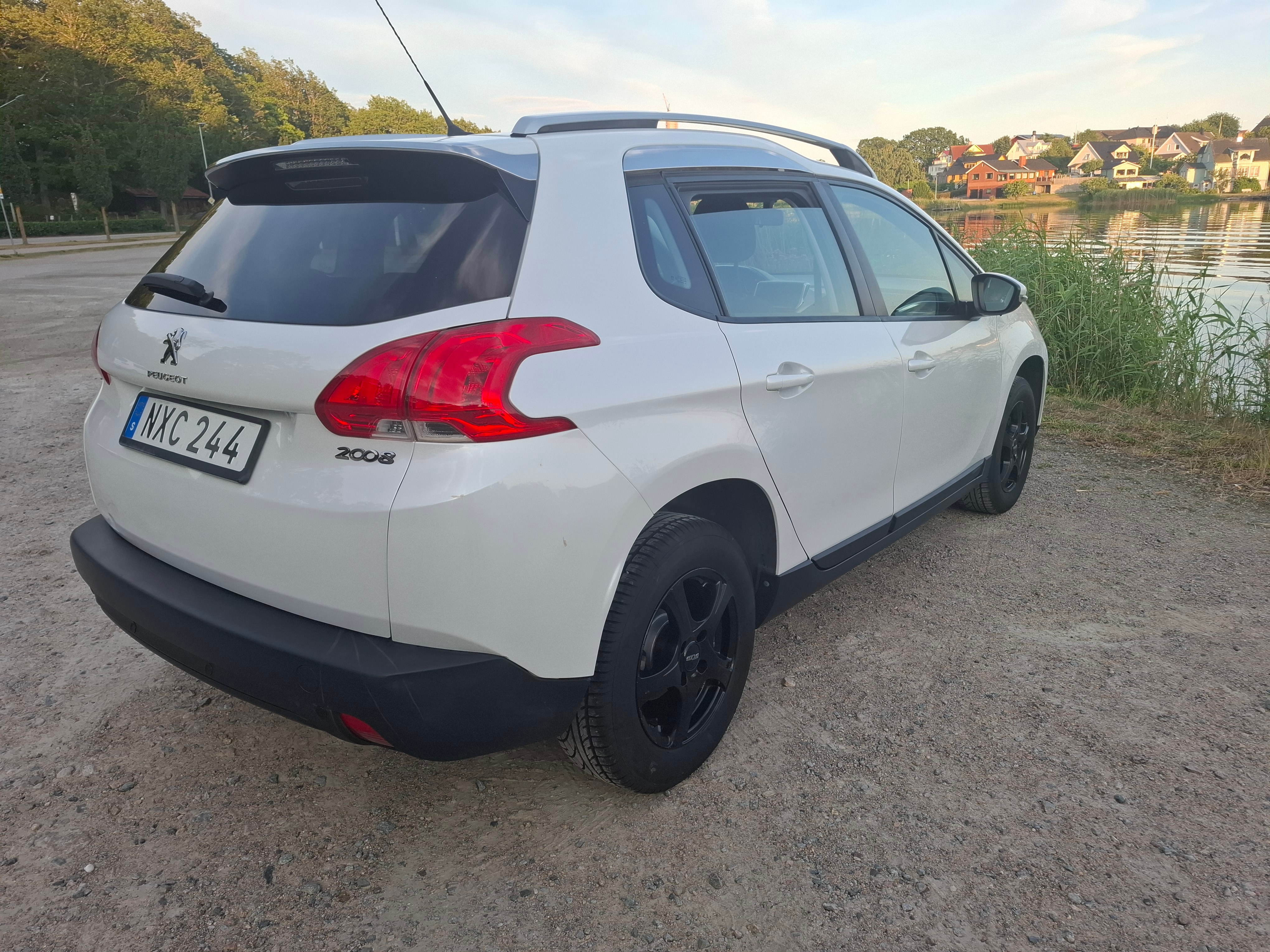 Peugeot 2008 1.2 VTi Manuell 2013, kuva 4/10