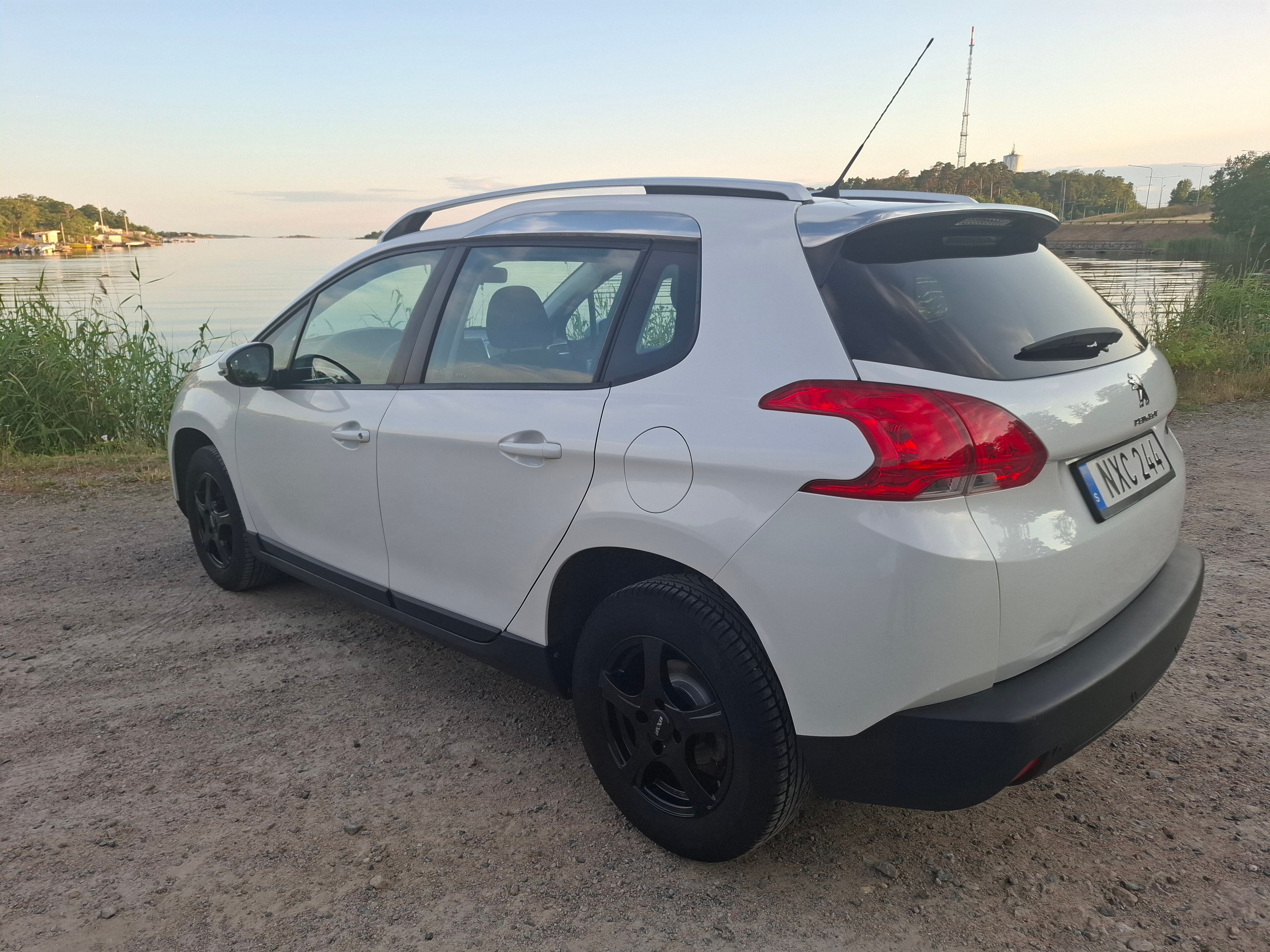 Peugeot 2008 1.2 VTi Manuell 2013, kuva 2/10