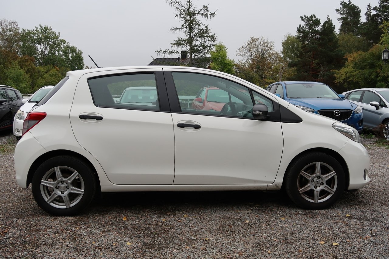 Toyota Yaris 2012, bild 5/6