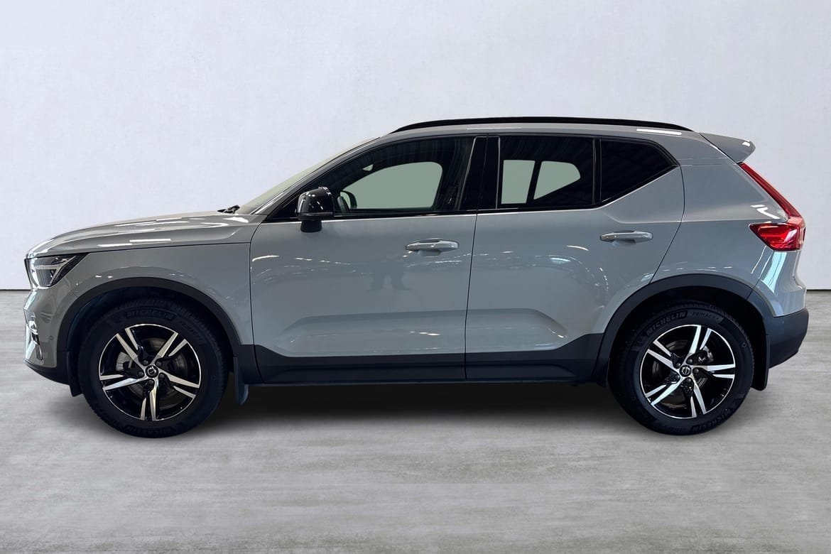 Volvo XC40 B3 FWD Bensin Plus Dark 2025, bild 2/10
