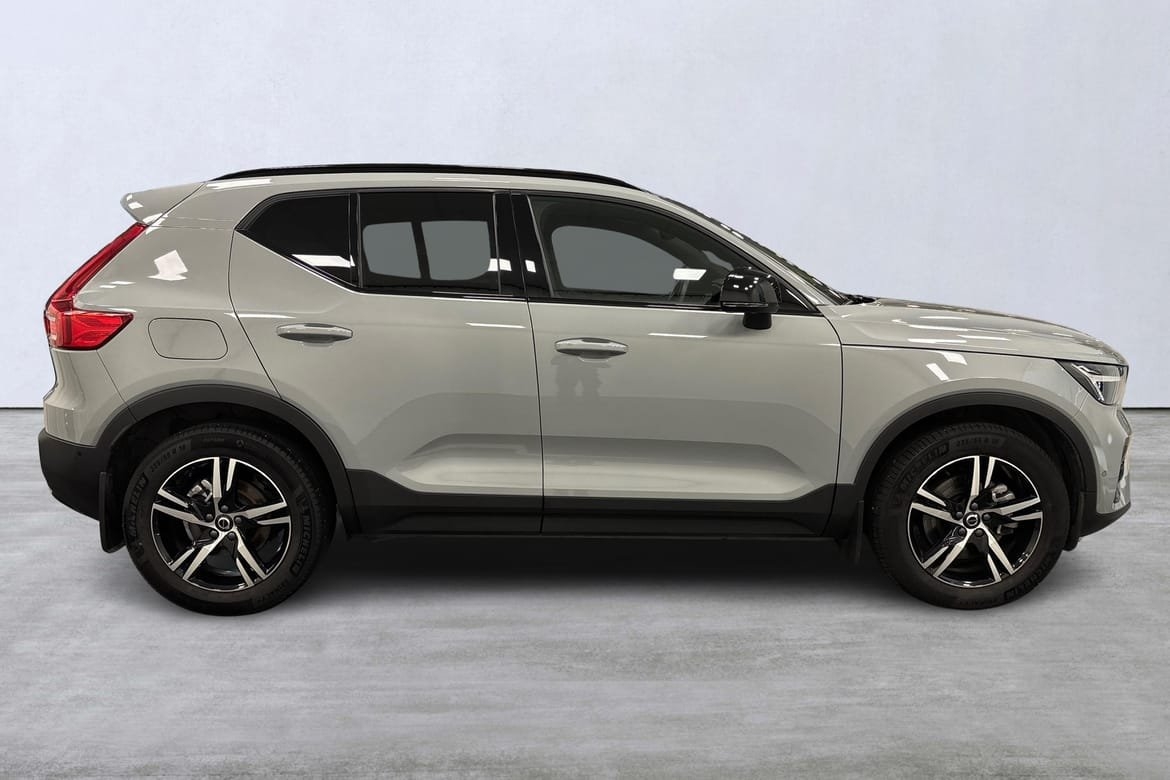 Volvo XC40 B3 FWD Bensin Plus Dark 2025, bild 3/10