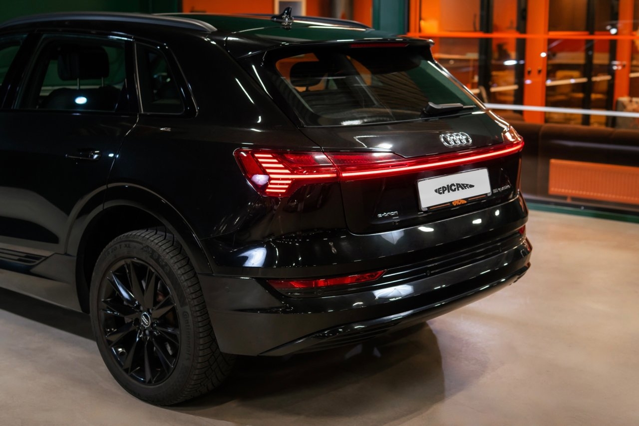 Audi e-tron 2019, photo 4/10
