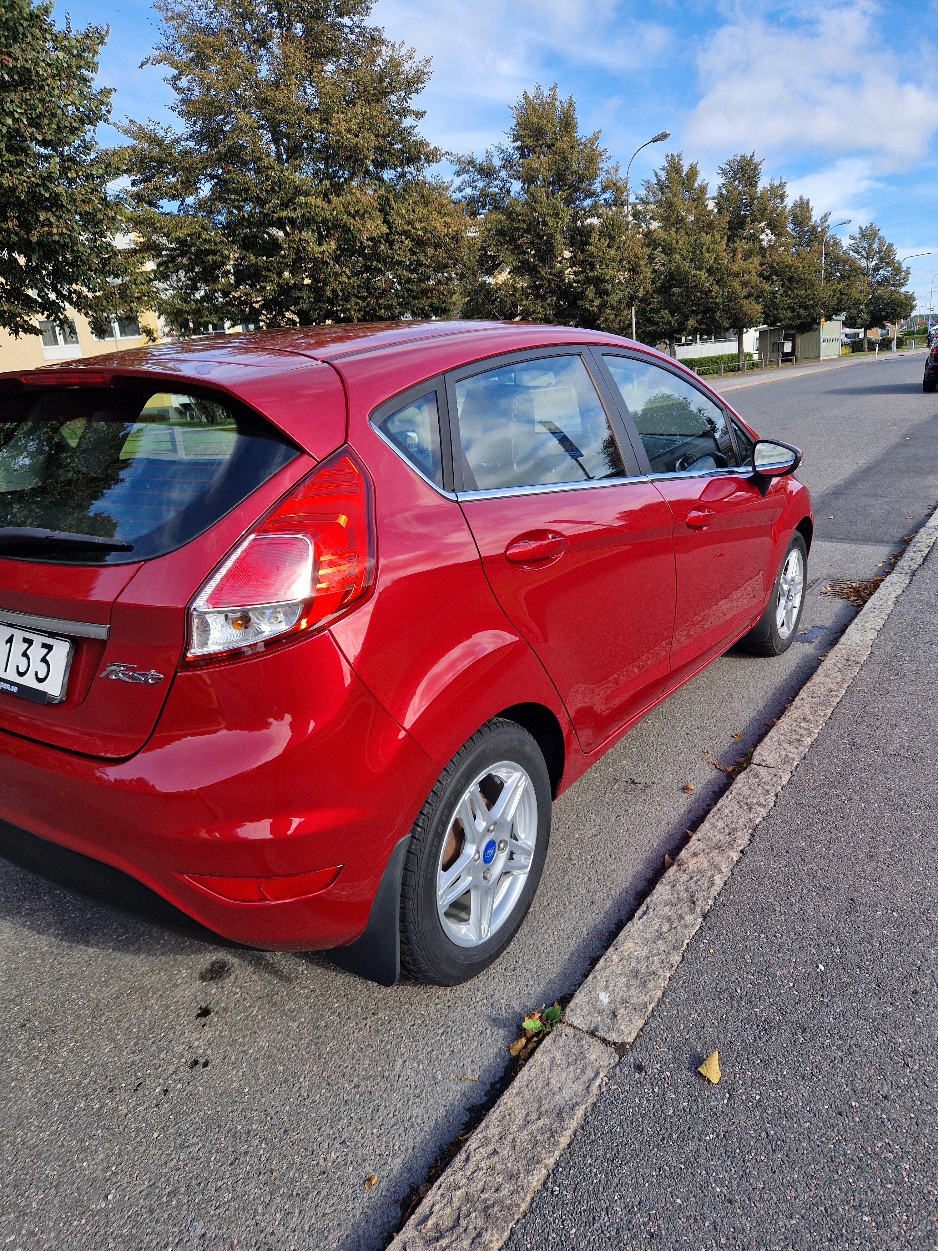 Ford Fiesta 5-dörrar 1.0 Manuell 2015, photo 2/8