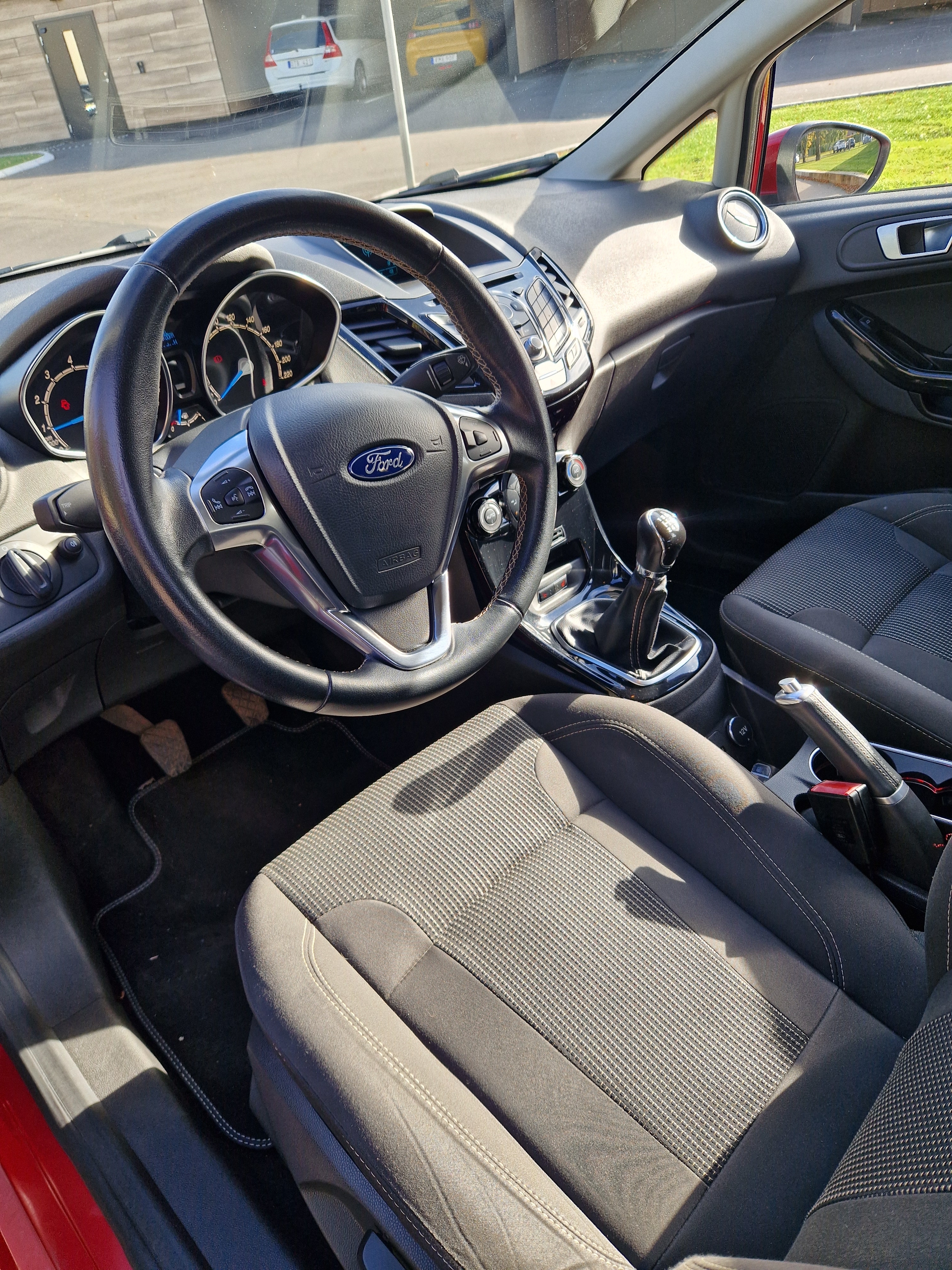 Ford Fiesta 5-dörrar 1.0 Manuell 2015, photo 5/8