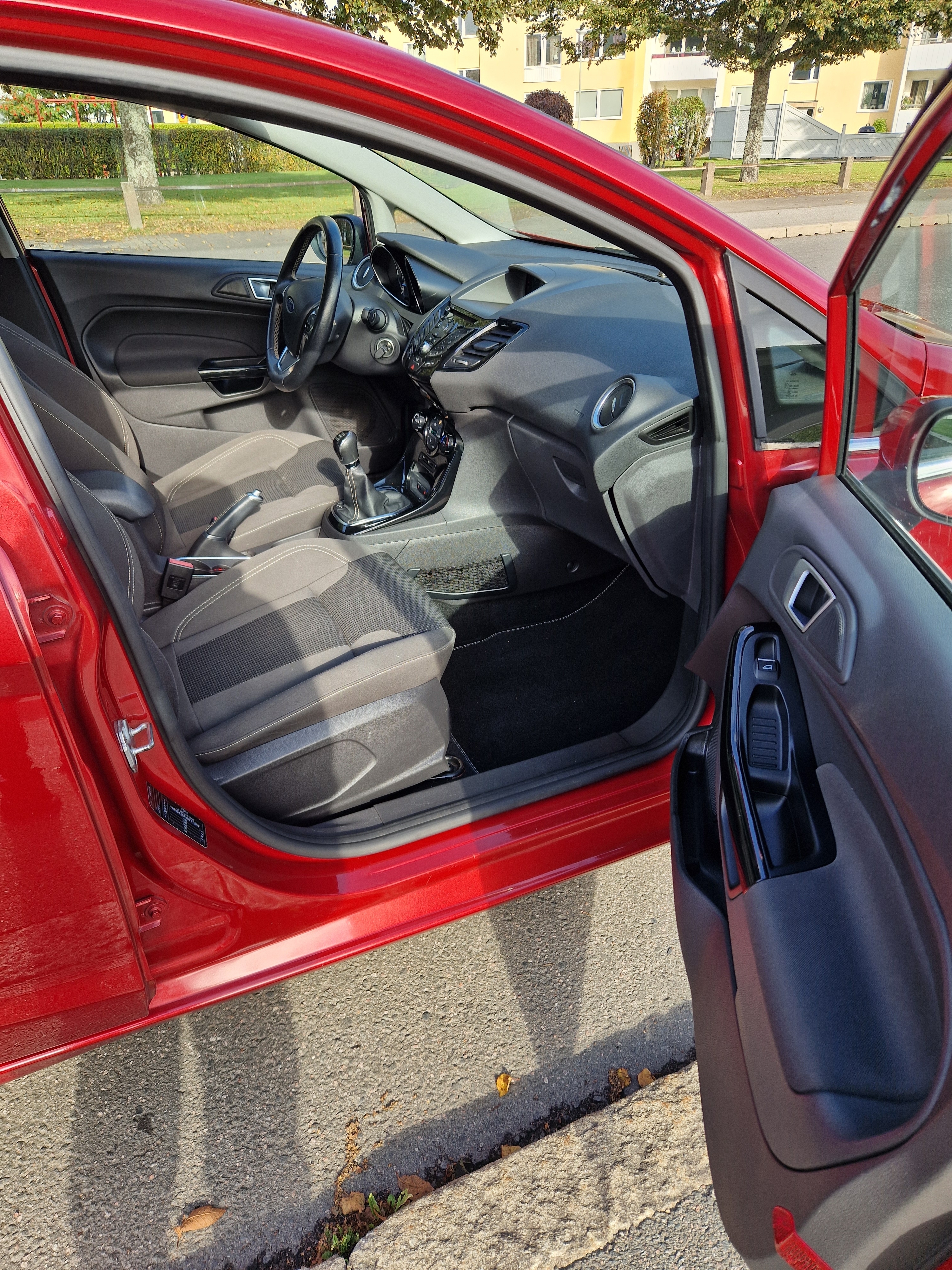 Ford Fiesta 5-dörrar 1.0 Manuell 2015, photo 4/8