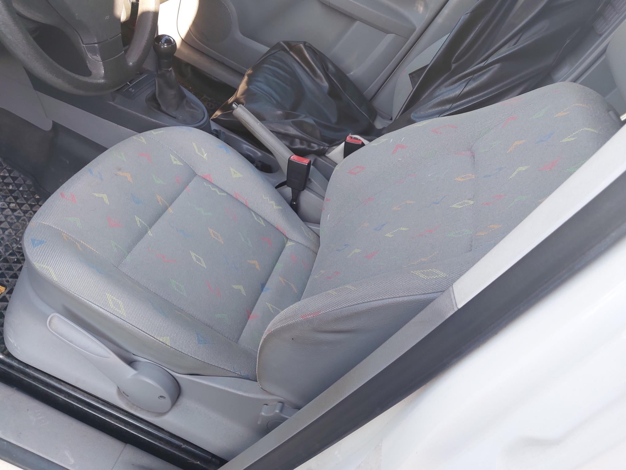 Volkswagen Caddy 2009, kuva 5/6