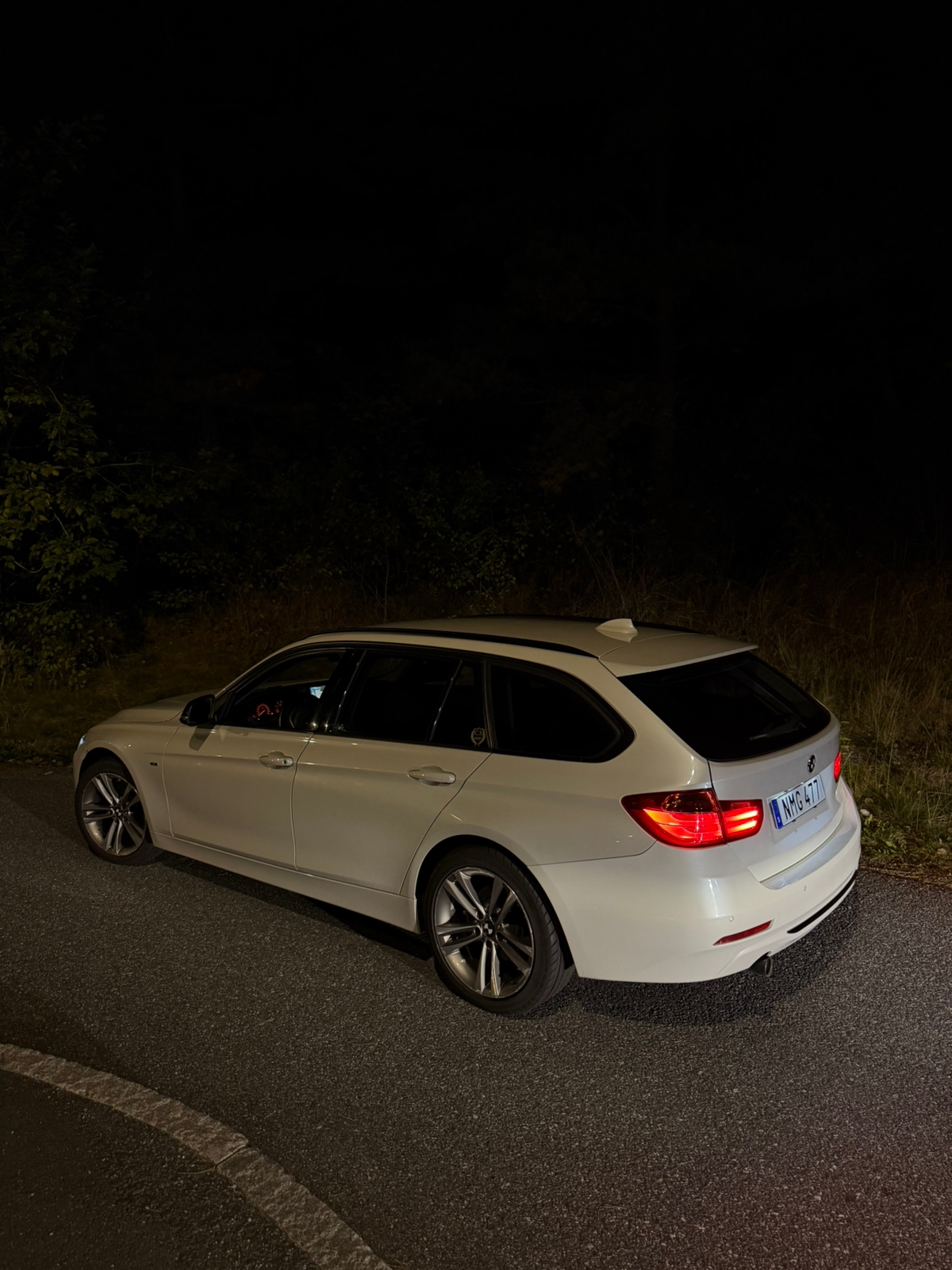 BMW 320 d xDrive Touring Steptronic 2015, kuva 4/5