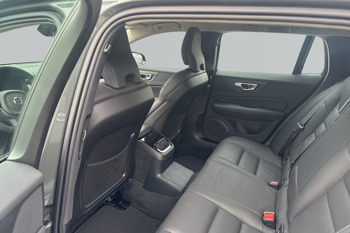 Volvo V60 T6 Plus Dark Nordic Edition 2026, bild 7/10