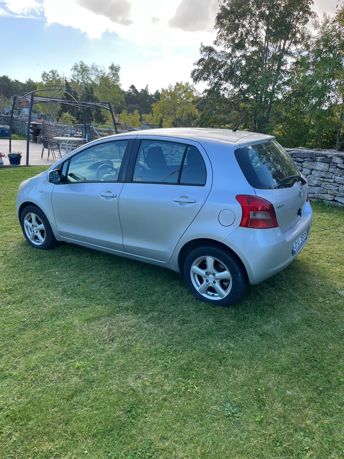 Toyota Yaris 5-dörrar 1.3 VVT-i Manuell 2006, bild 2/5
