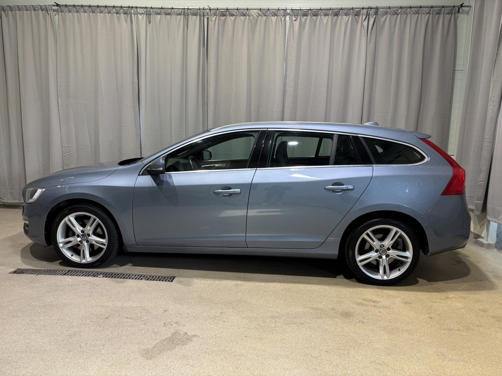 Volvo V60 2018, photo 2/10