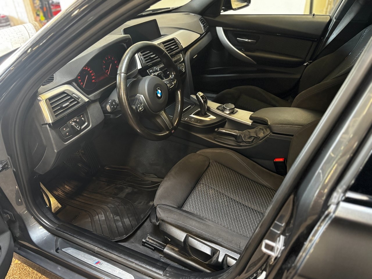 BMW 330 2017, bild 5/8