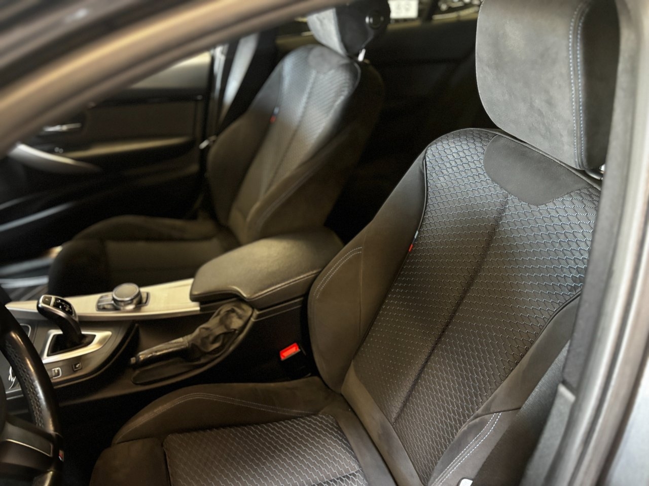 BMW 330 2017, bild 7/8