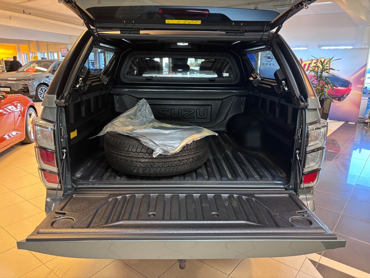 Isuzu D-max XRX DC 2.2D AT8 CNG v.1 2026, photo 6/10