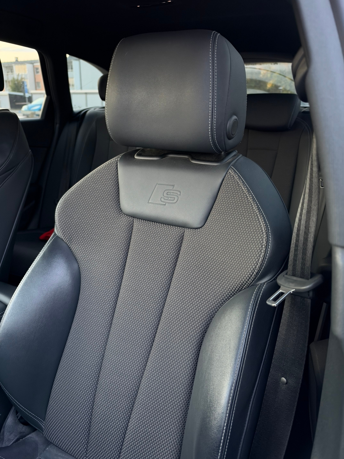 Audi A4 2023, photo 5/5