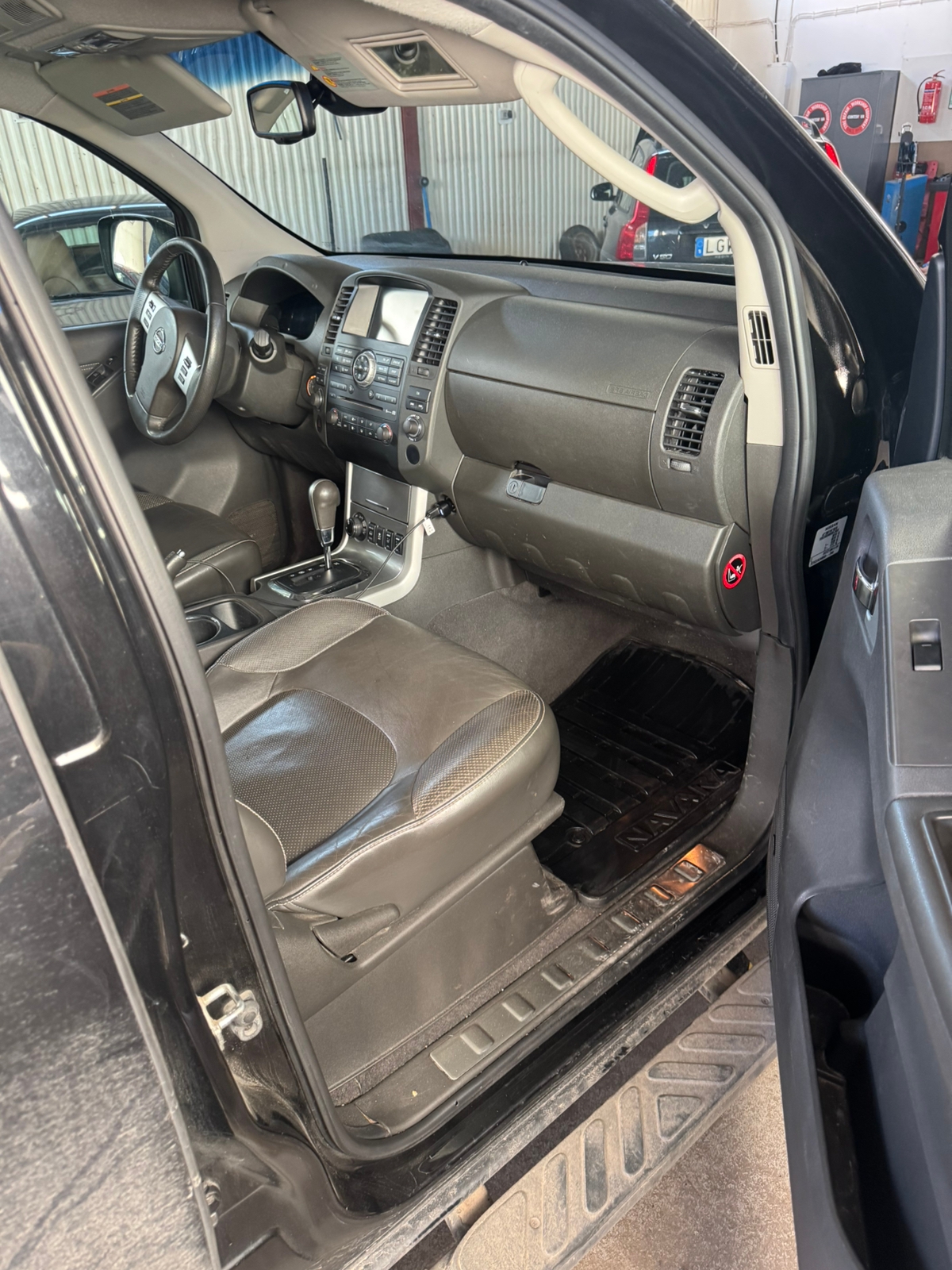 Nissan Navara 2015, bild 7/10