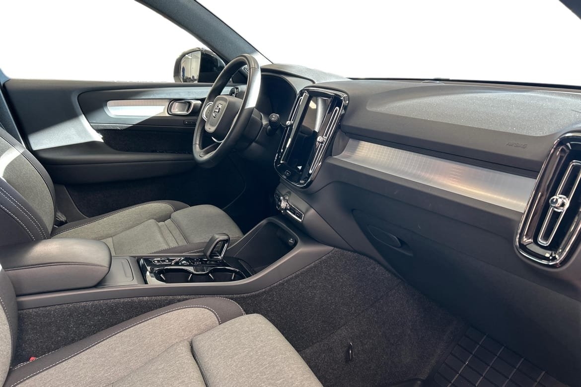 Volvo XC40 B3 FWD Bensin Plus Dark 2025, bild 7/10