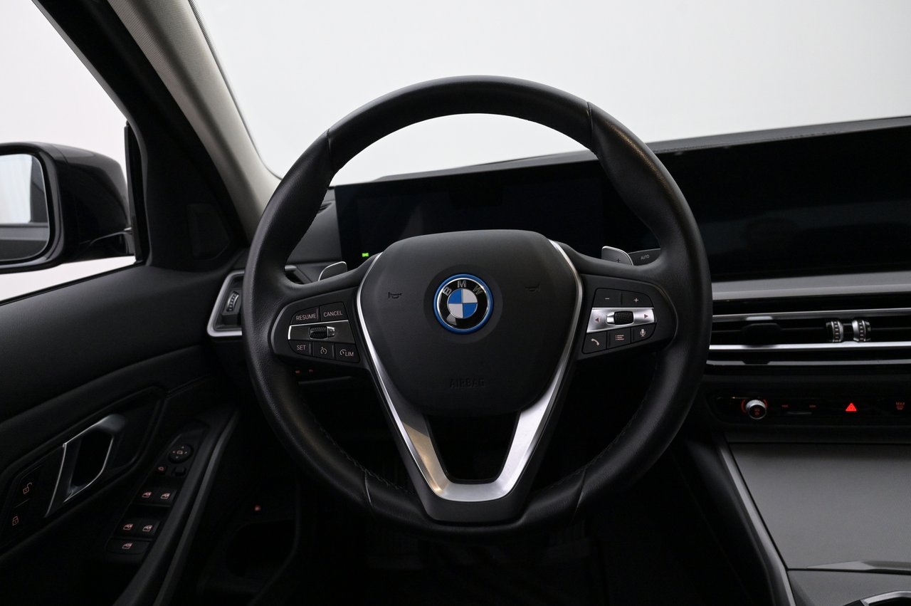 BMW 330 e Sedan Sportstol PDC 2023, bild 7/10