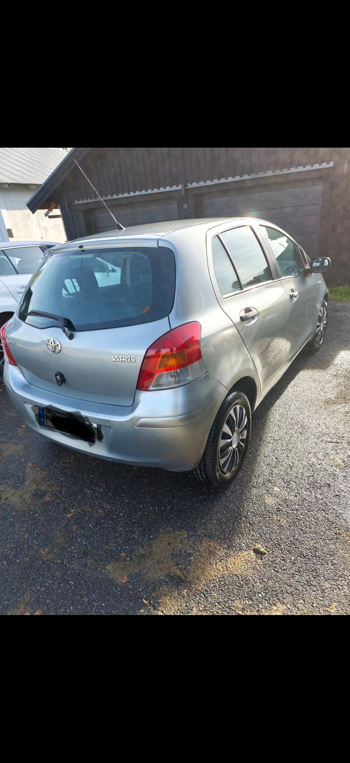 Toyota Yaris 5-dörrar 1.0 VVT-i Manuell 2009, kuva 2/3