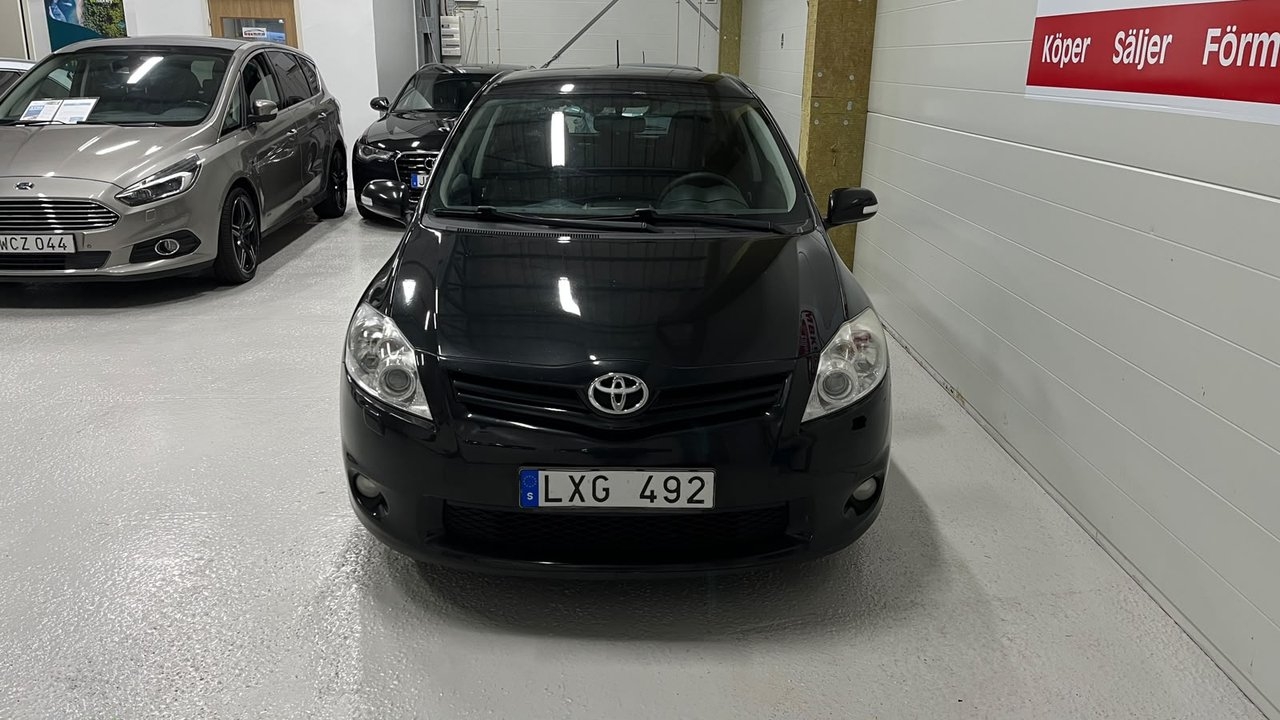 Toyota Auris 2011, bild 2/10