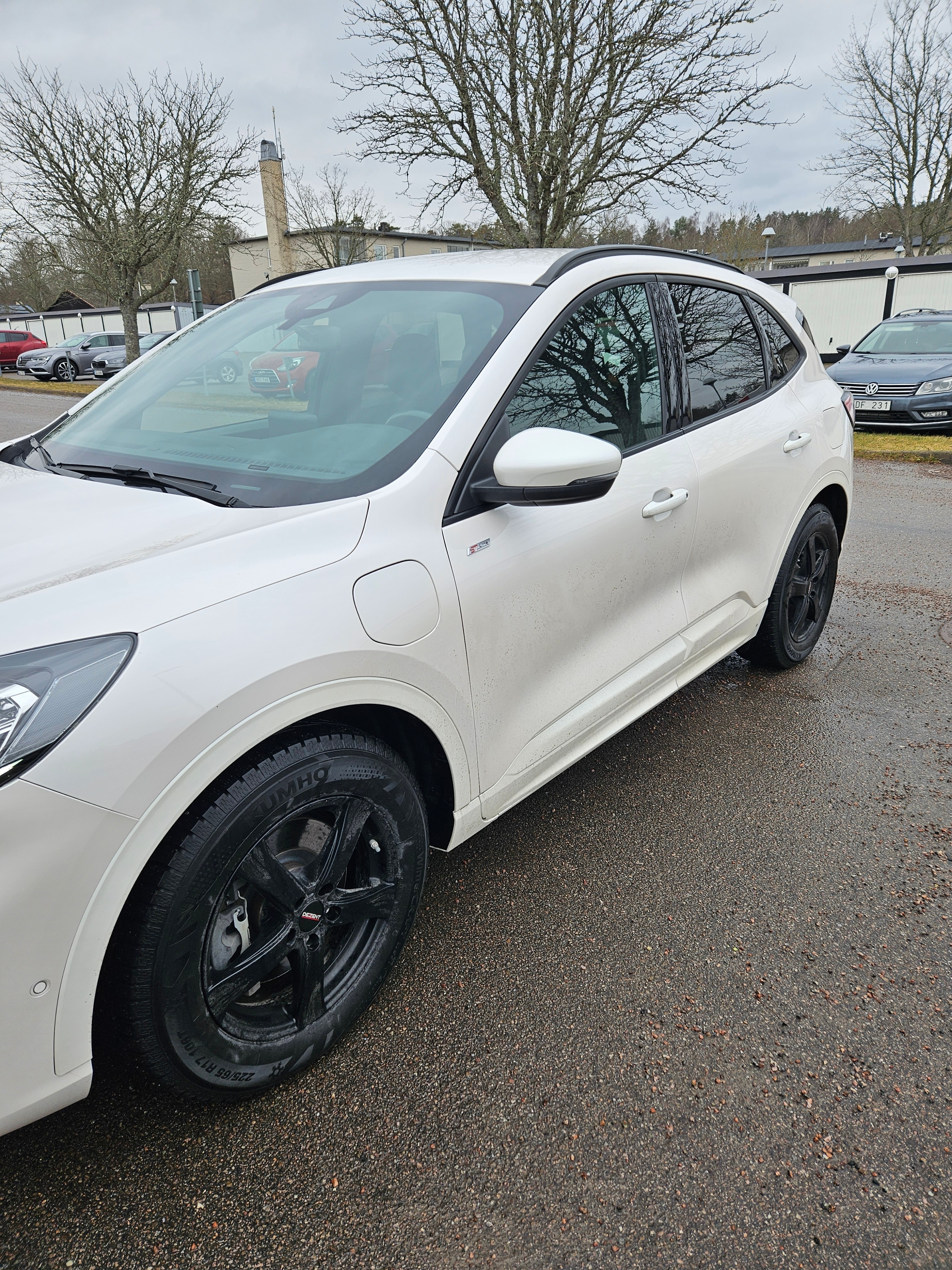 Ford Kuga Plug-In Hybrid E-CVT 2020, bild 2/5