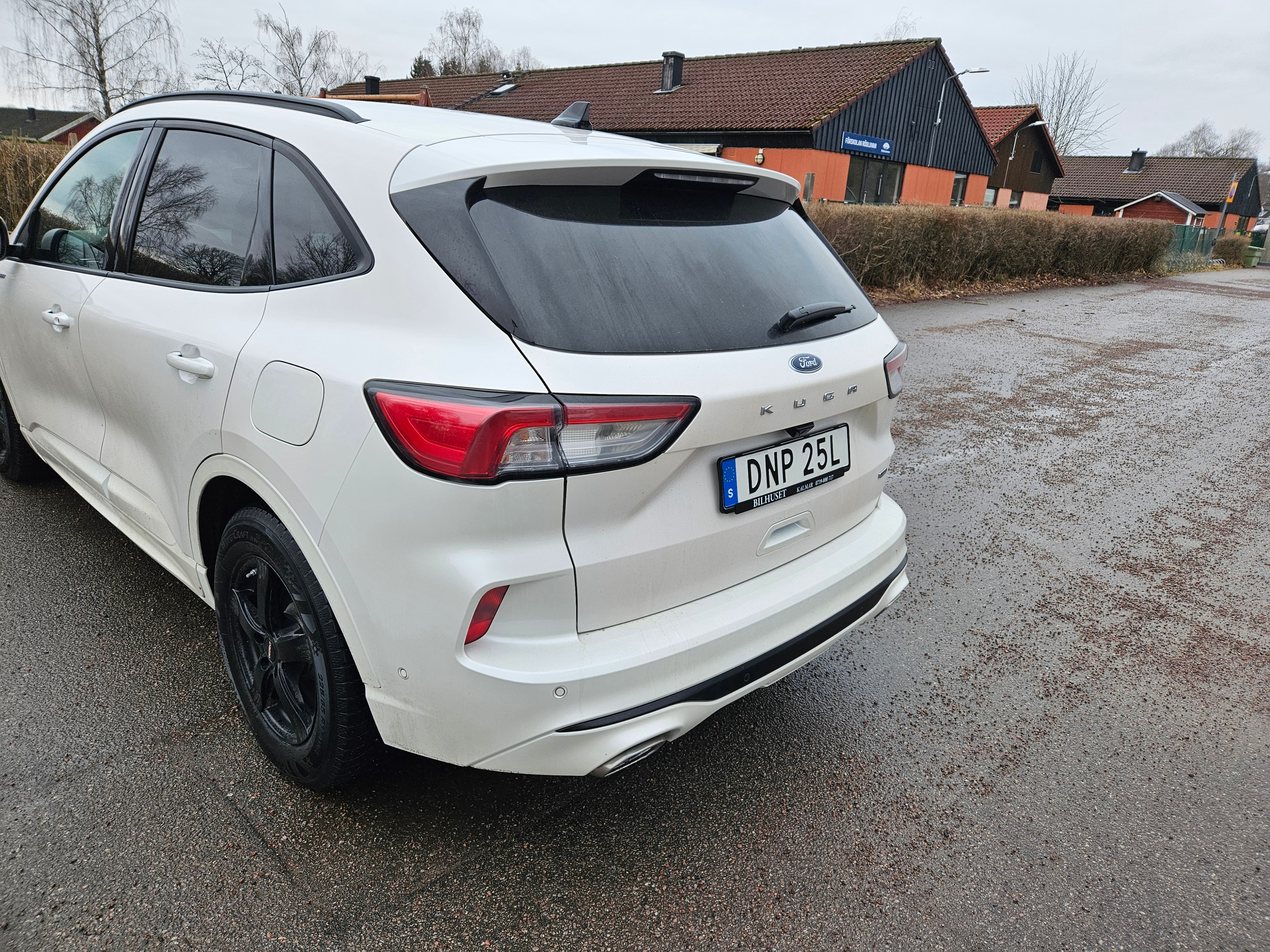 Ford Kuga Plug-In Hybrid E-CVT 2020, bild 3/5