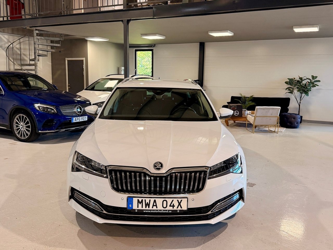 Skoda Superb 2023, photo 3/10