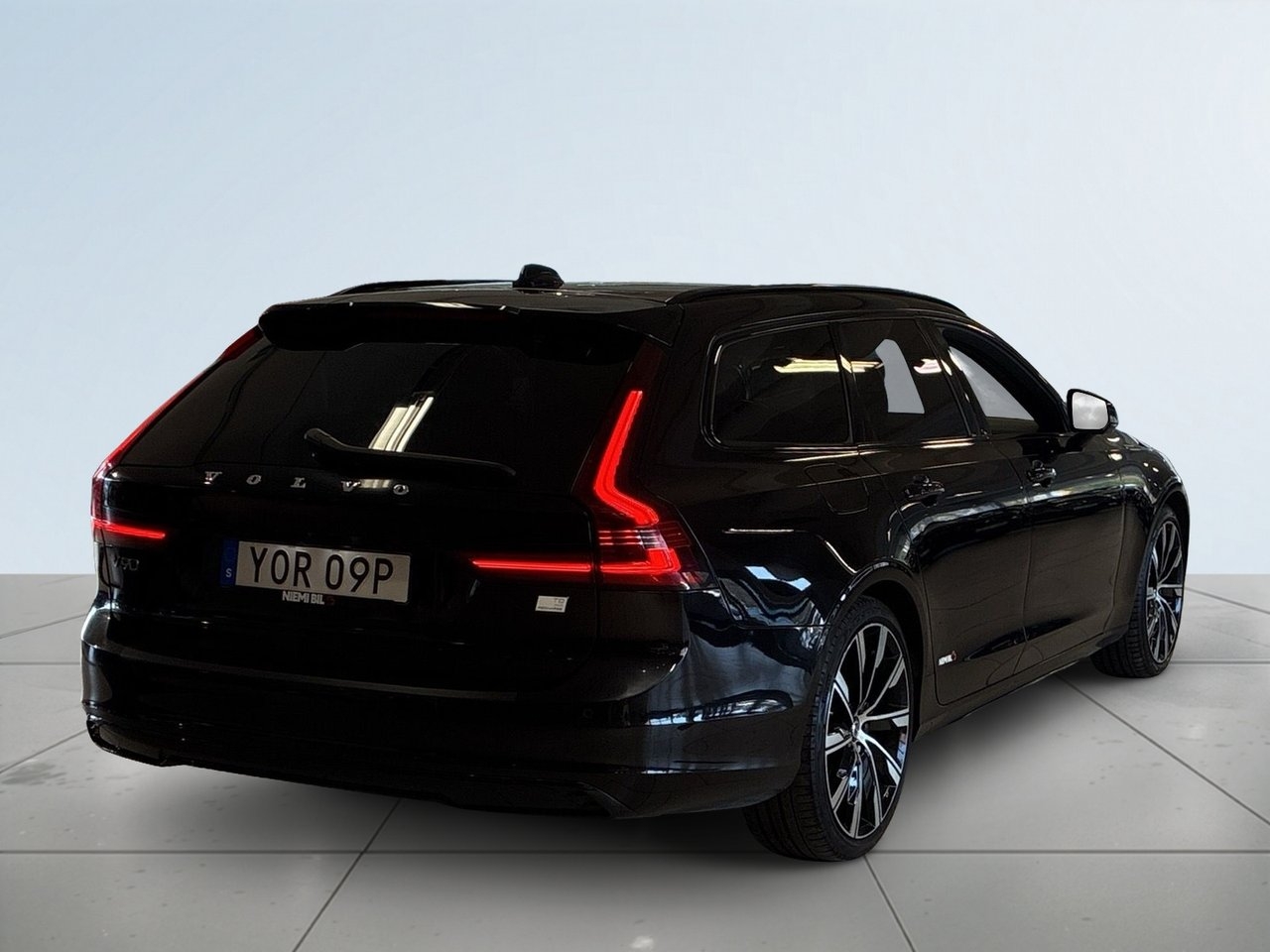 Volvo V90 PLUG-IN T8 AWD R-Design Drag 2021, bild 6/10
