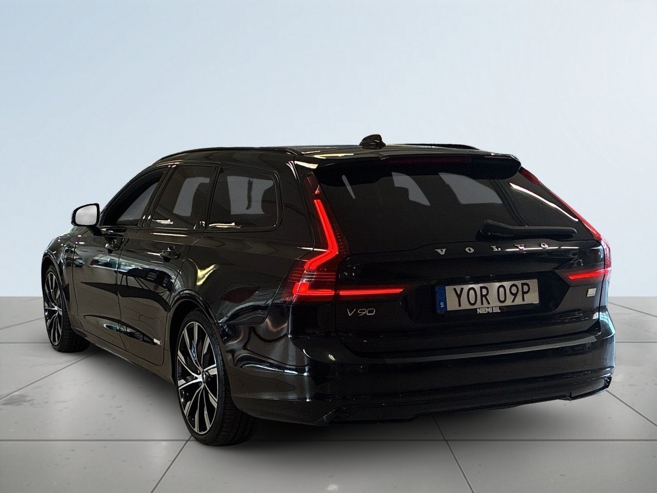 Volvo V90 PLUG-IN T8 AWD R-Design Drag 2021, bild 5/10