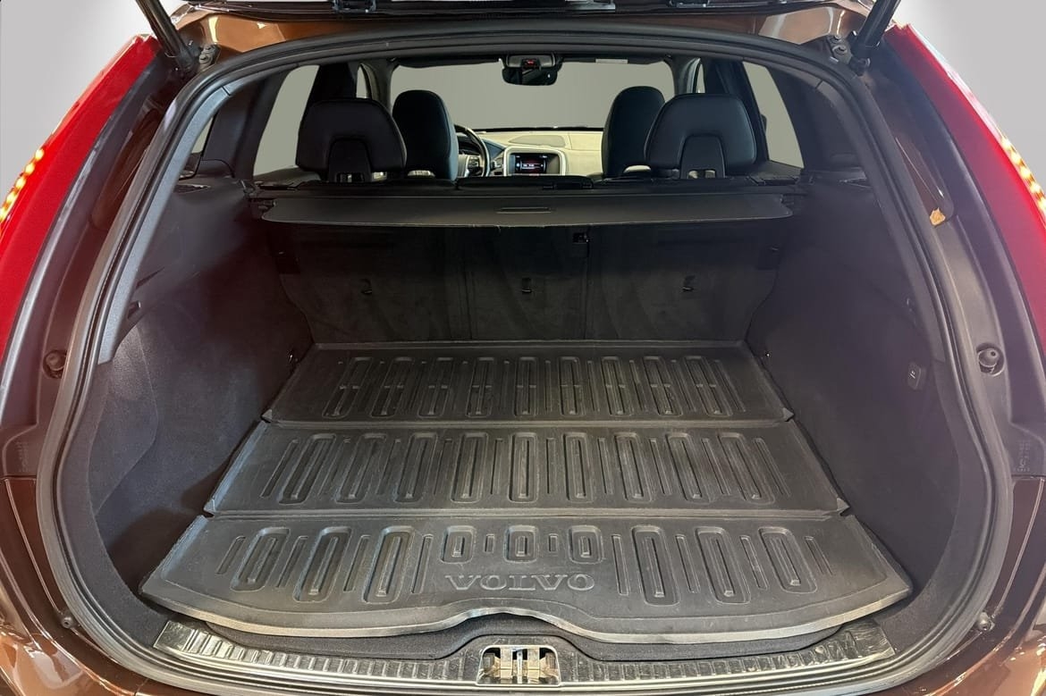 Volvo XC60 2017, photo 7/10