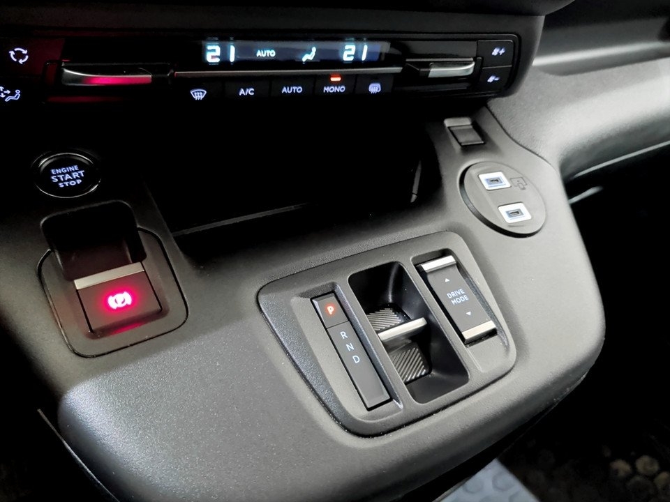 Opel e-Combo Elite Aut L2 2024, bild 6/10