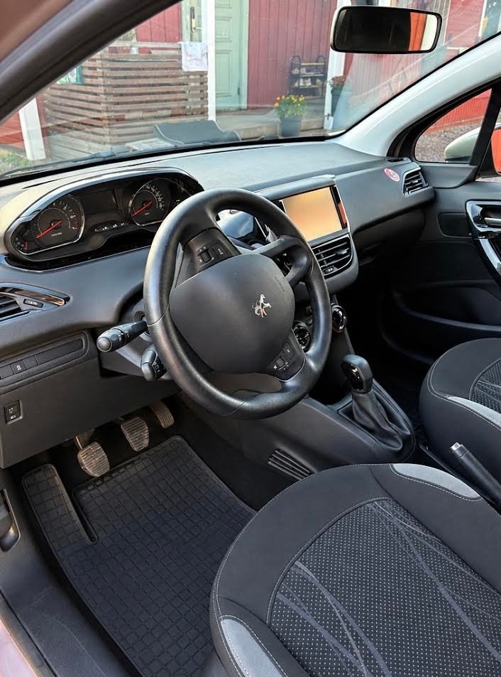Peugeot 208 5-dörrar 1.2 VTi 2012, bild 5/8